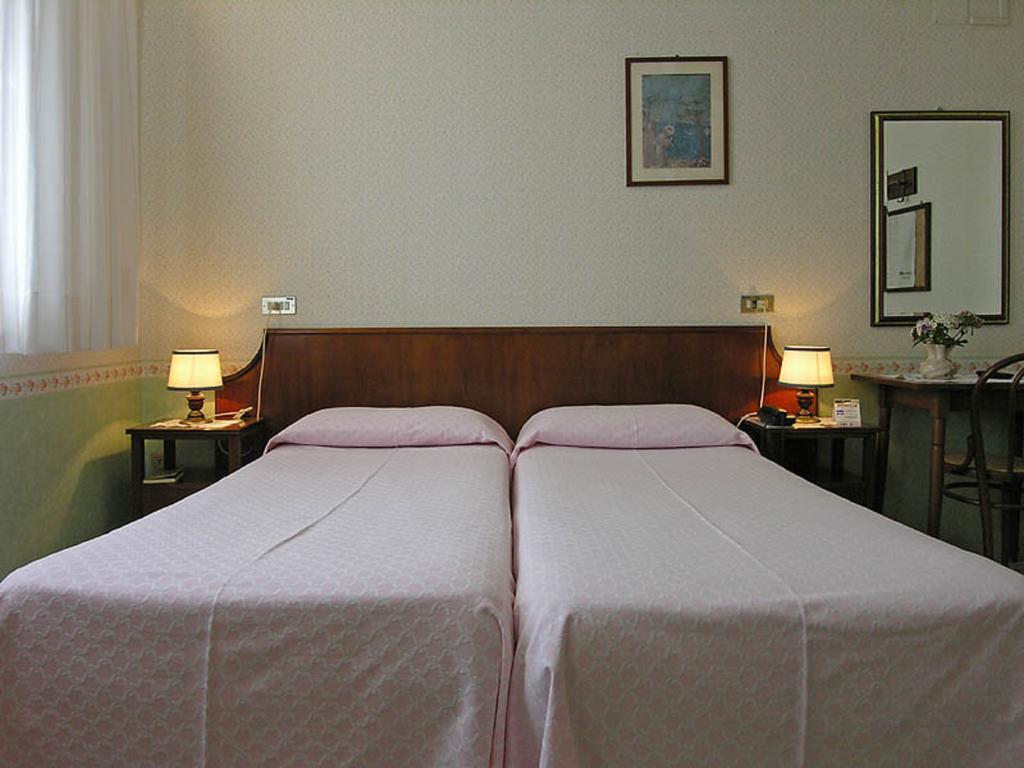Hotel San Francesco Assisi Buitenkant foto