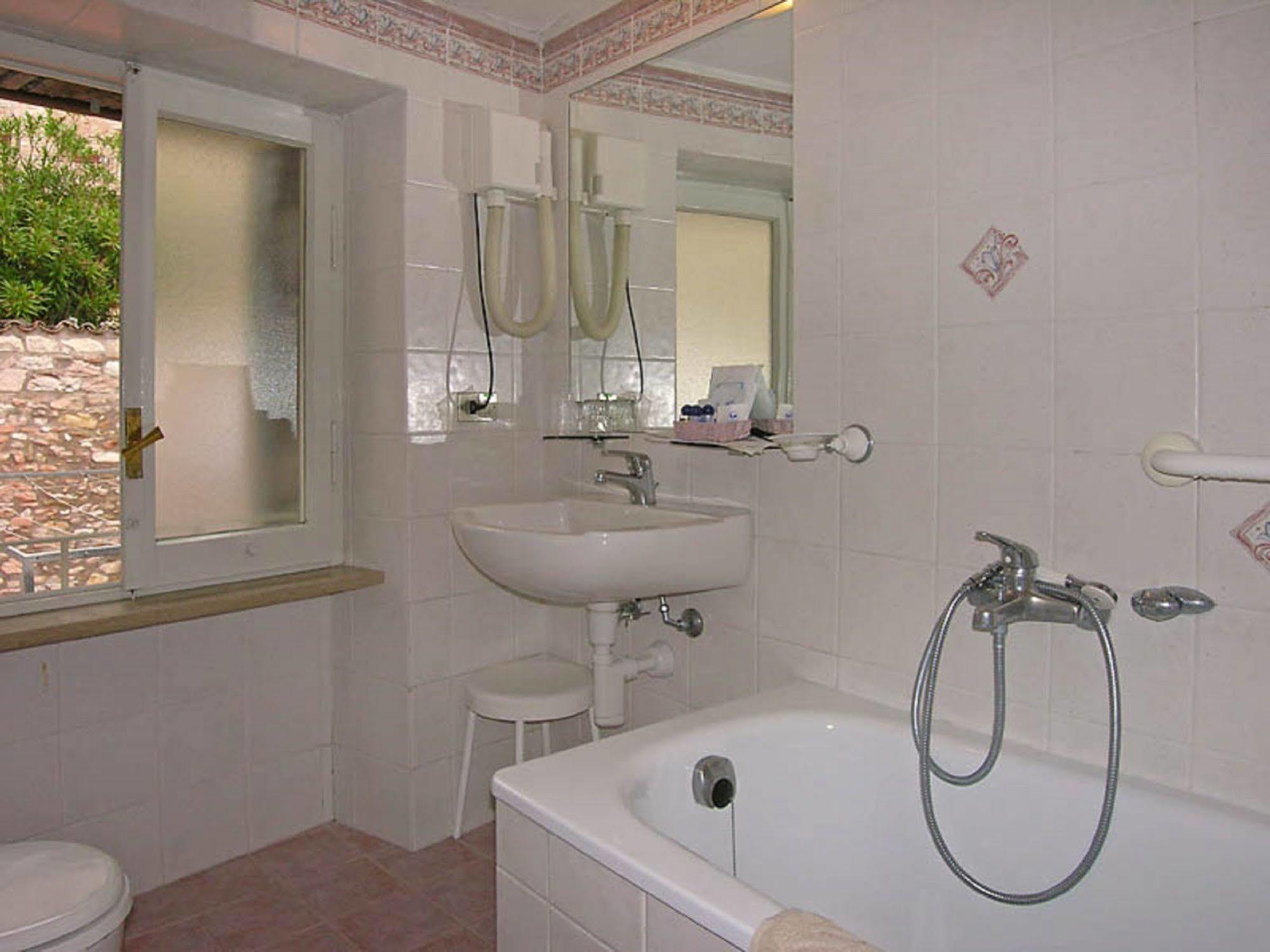 Hotel San Francesco Assisi Buitenkant foto