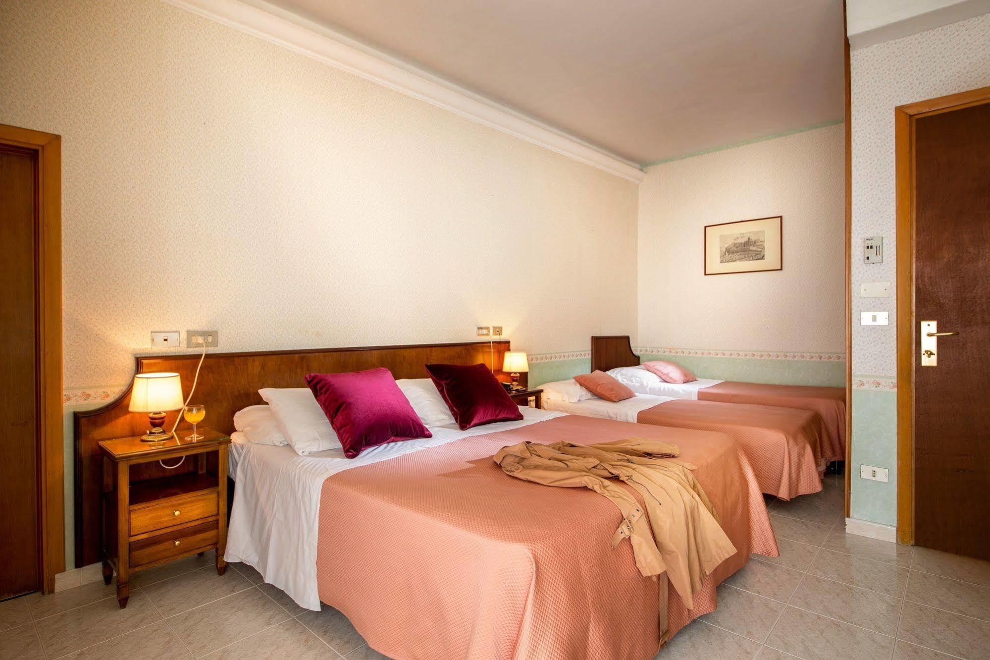 Hotel San Francesco Assisi Buitenkant foto