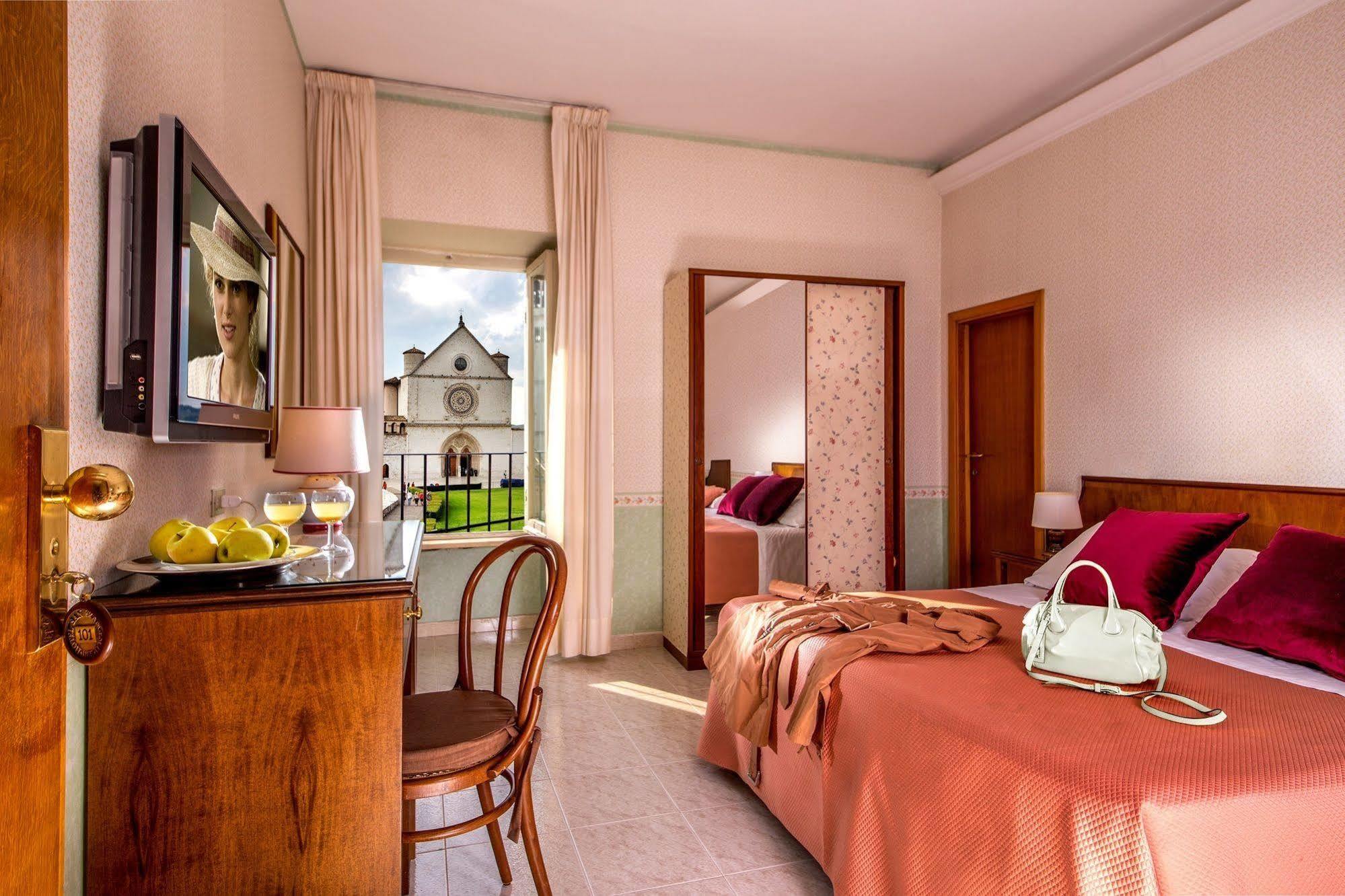 Hotel San Francesco Assisi Buitenkant foto