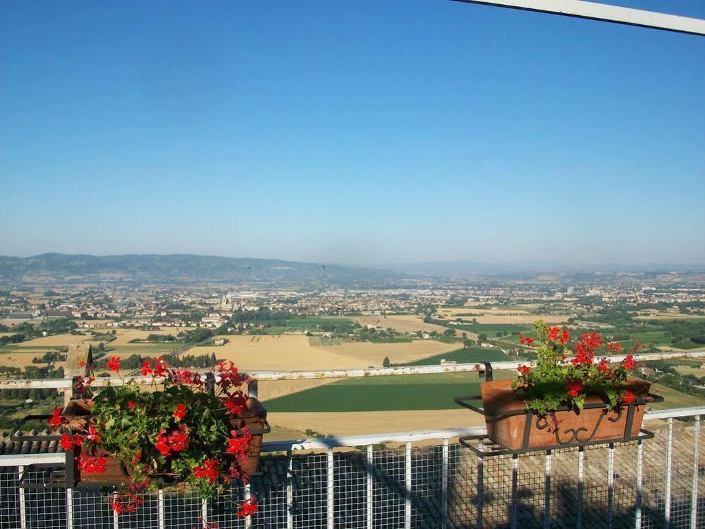 Hotel San Francesco Assisi Buitenkant foto