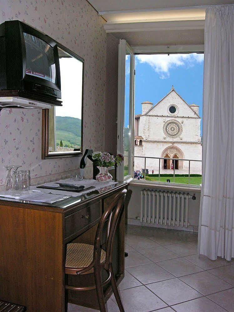 Hotel San Francesco Assisi Buitenkant foto